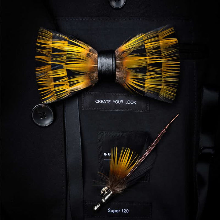 Nœud papillon en plumes de nuit jaune et noir avec épingle à revers