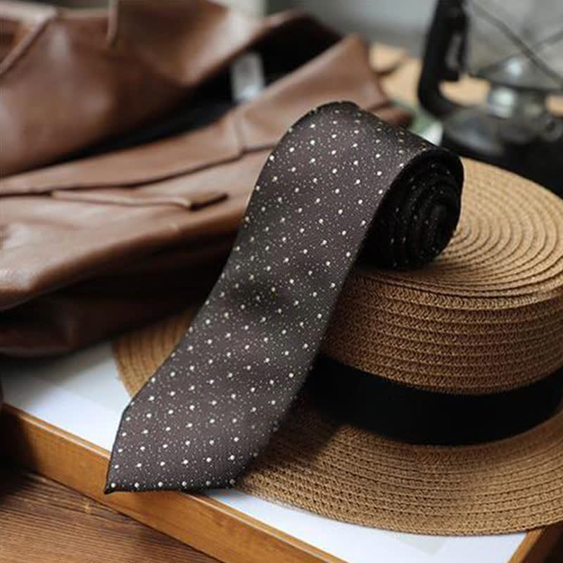 Cravate à pois pour homme avec petites fleurs