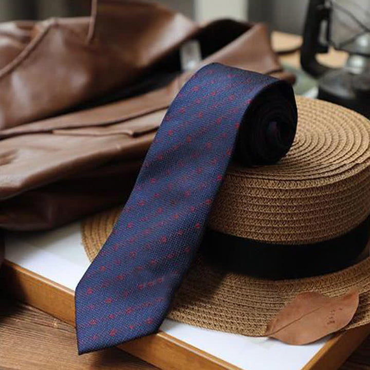 Cravate à pois pour homme avec petites fleurs