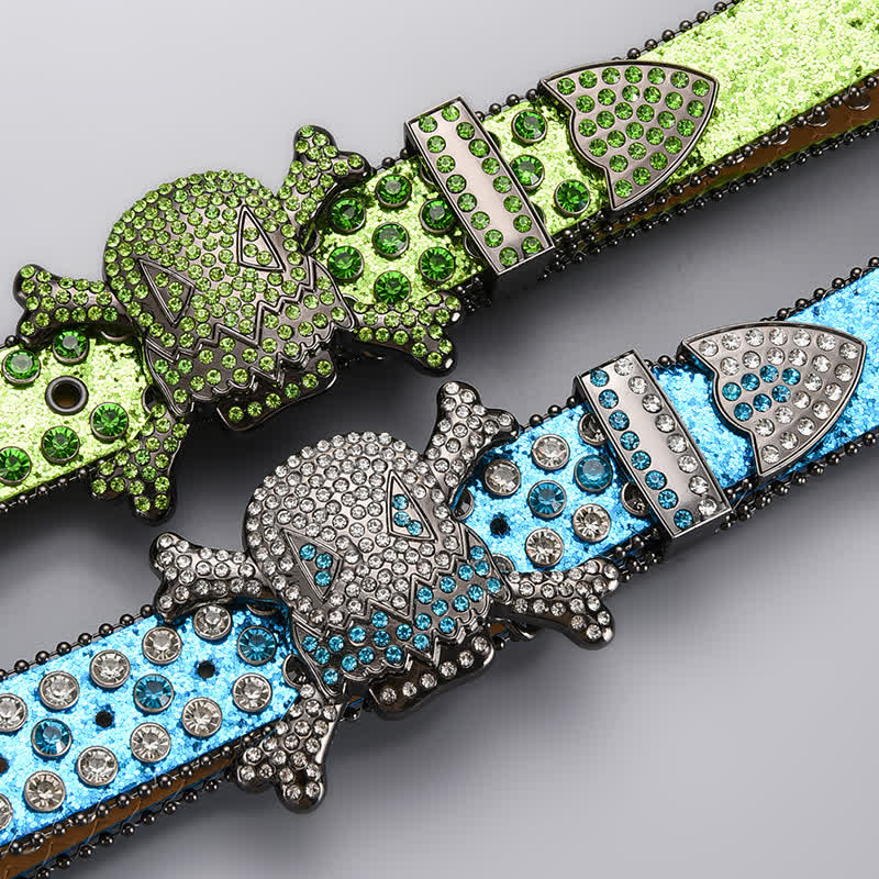 Ceinture en cuir cloutée avec strass et tête de mort