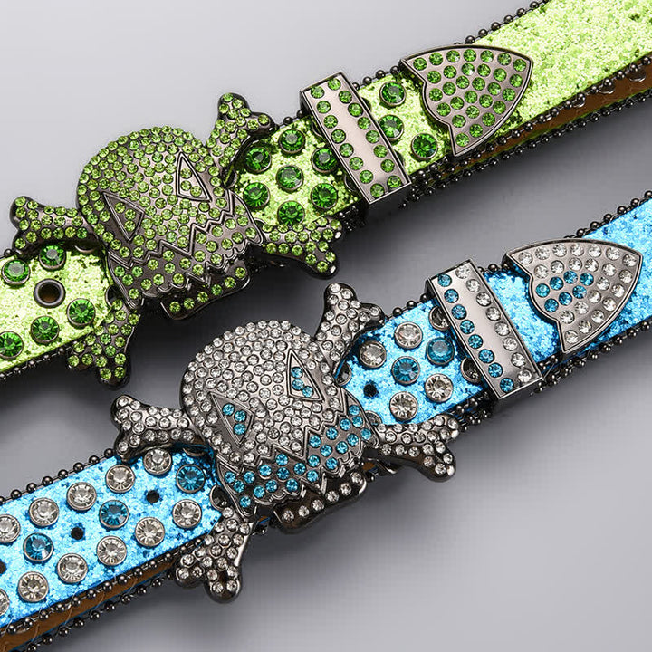 Ceinture en cuir cloutée avec strass et tête de mort