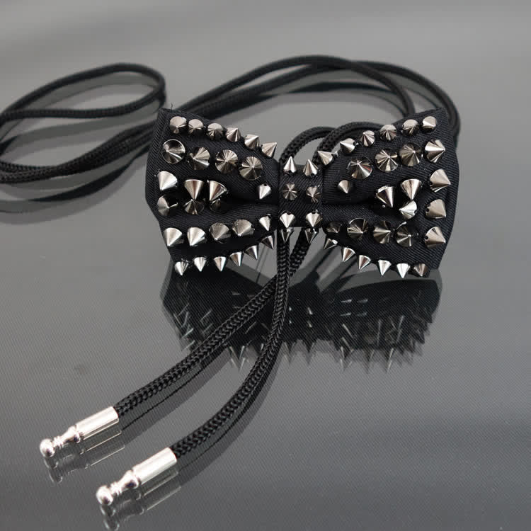 Nœud papillon à chaîne et pompons style punk pour homme