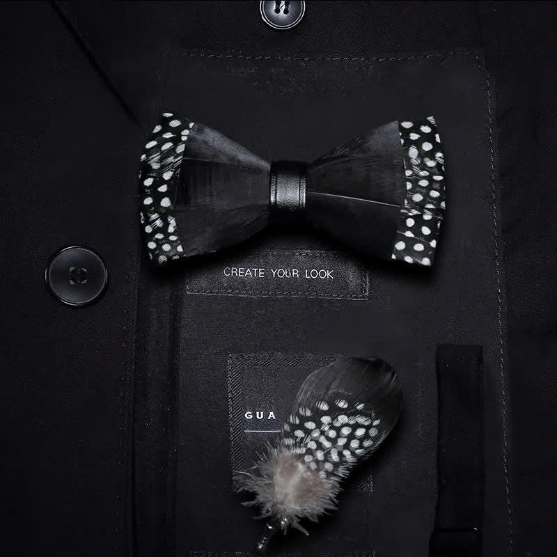 Nœud papillon à pois noirs en plumes pour enfant avec épingle à revers