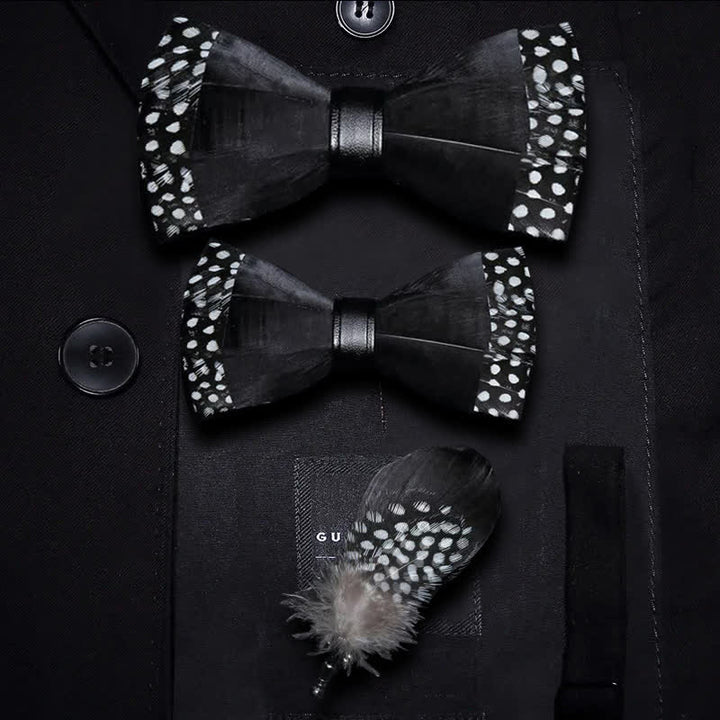 Nœud papillon à pois noirs en plumes pour enfant avec épingle à revers