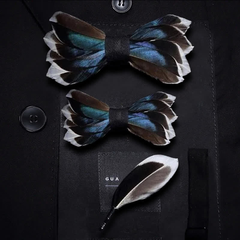 Nœud papillon gracieux en plumes bleu foncé et marron pour enfant avec épingle à revers