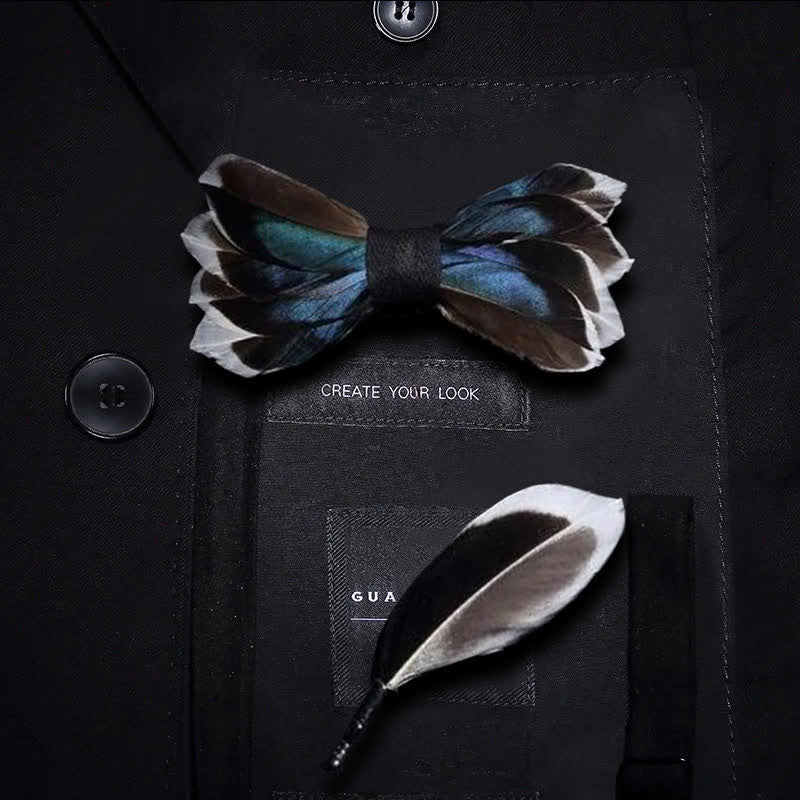 Nœud papillon gracieux en plumes bleu foncé et marron pour enfant avec épingle à revers