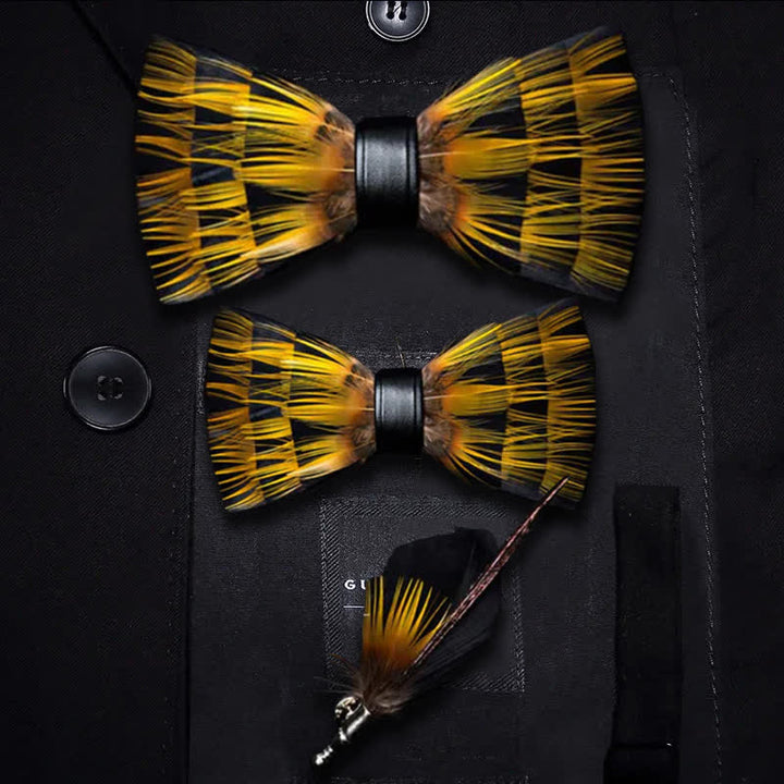 Nœud papillon en plumes de nuit jaune et noir avec épingle à revers