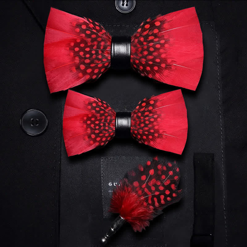 Nœud papillon en plumes de pinson rouge et noir avec épingle à revers