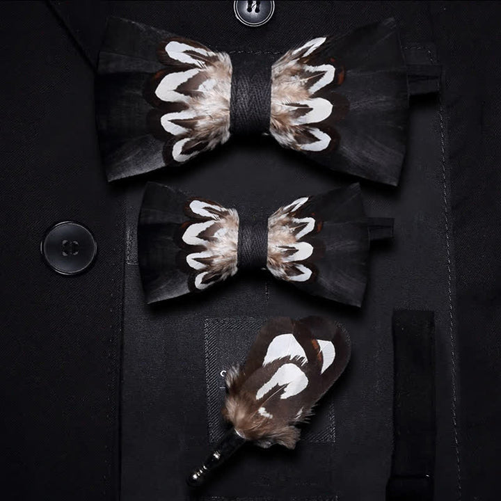 Nœud papillon à plumes noir et blanc avec épingle à revers