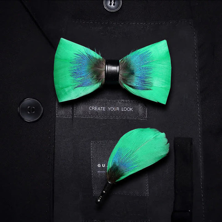 Nœud papillon fantaisie bleu et vert avec plumes et épingle à revers