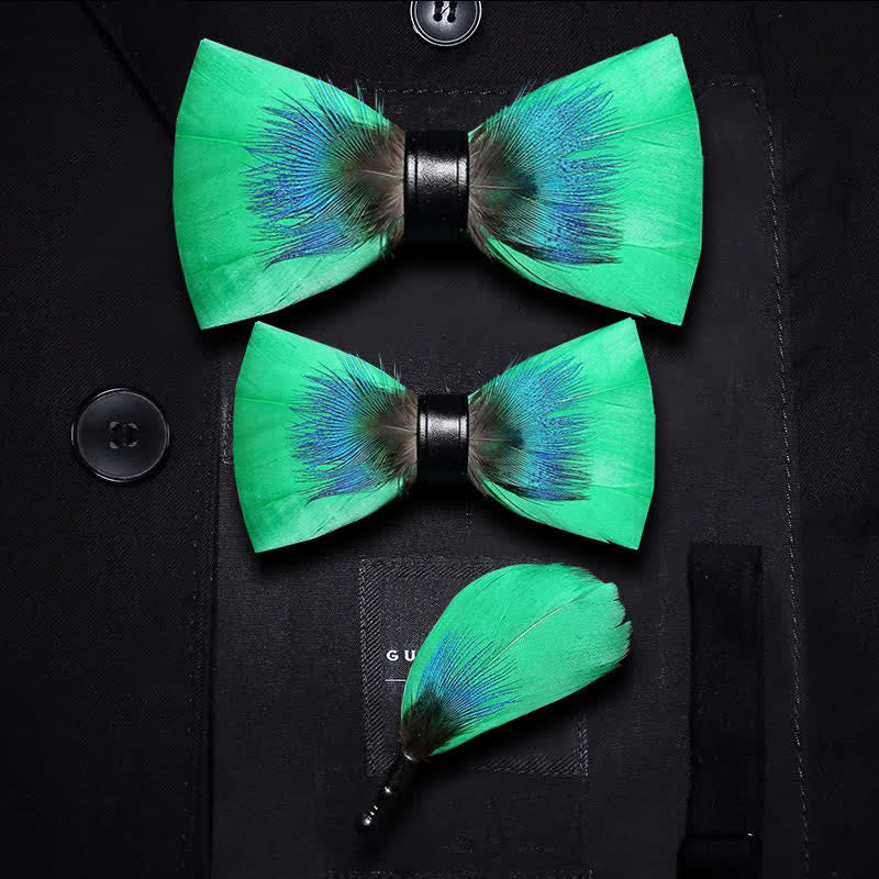 Nœud papillon fantaisie bleu et vert avec plumes et épingle à revers
