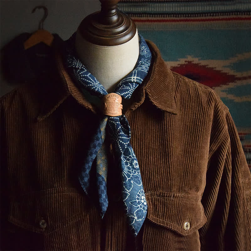 Foulard carré patchwork bleu avec boucle en cuir