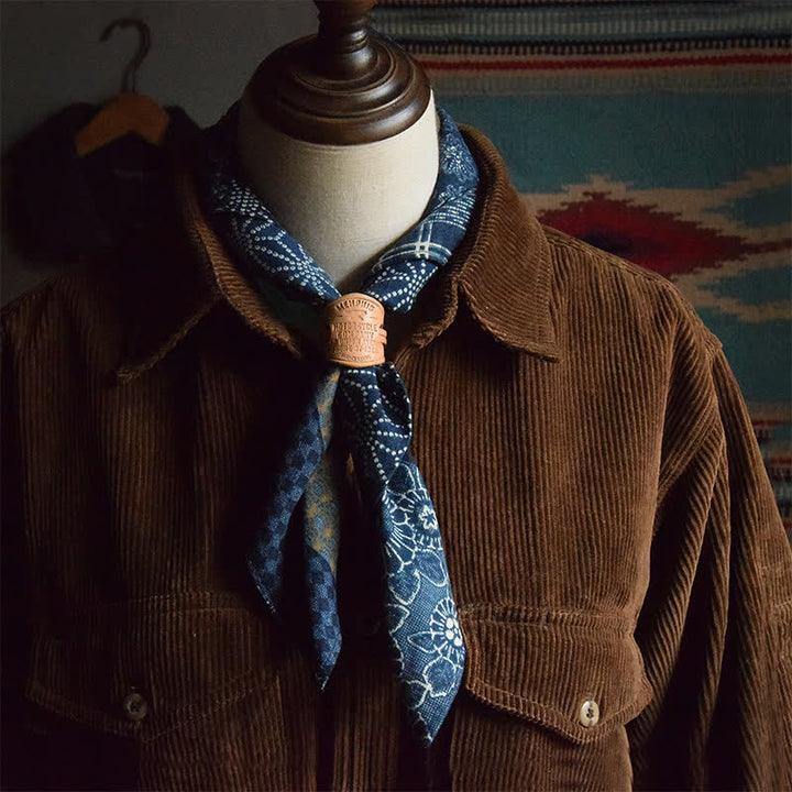 Foulard carré patchwork bleu avec boucle en cuir