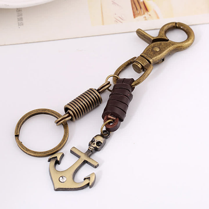 Charmant porte-clés en cuir avec tête de mort et ancre de bateau
