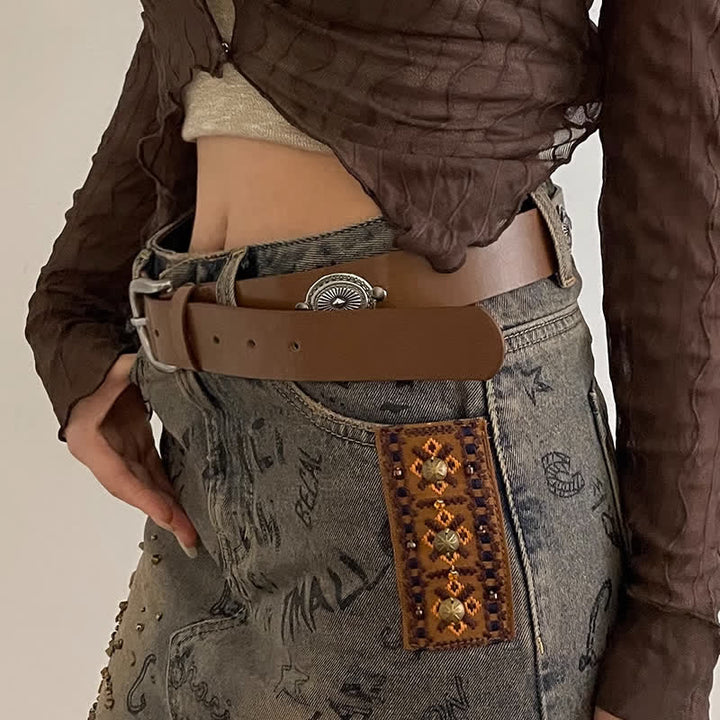 Ceinture en cuir avec décoration en métal et rivets conchos pour femme