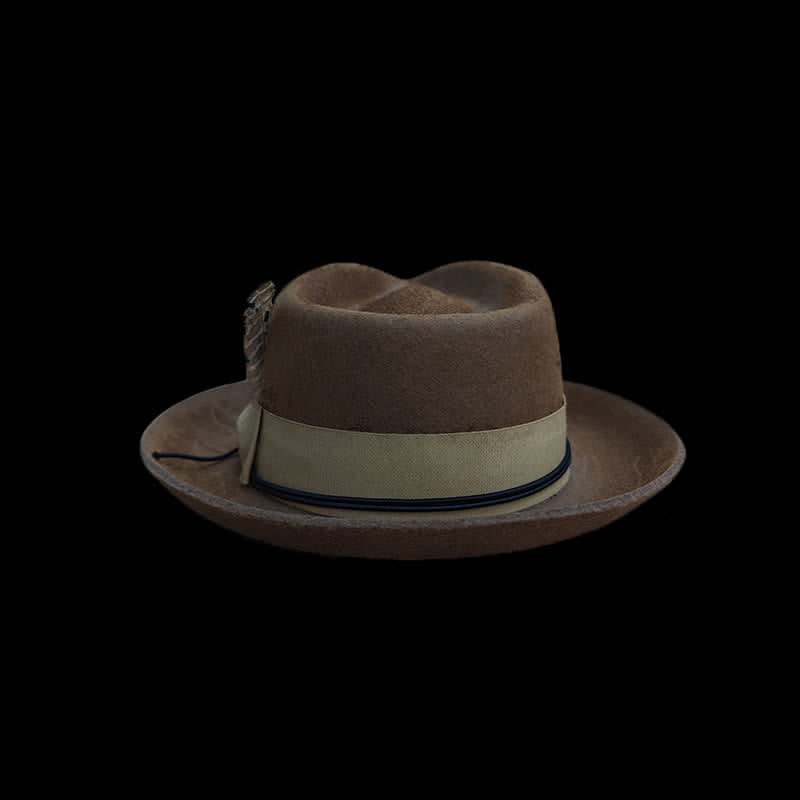 Chapeau de cowboy en feutre avec plumes de chameau vieillies