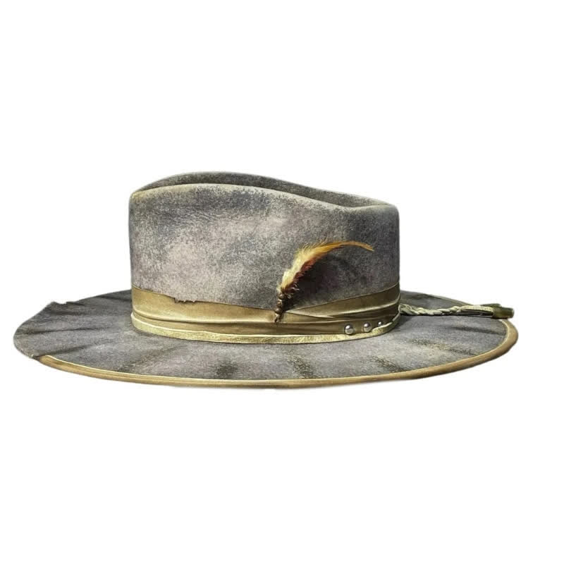 Chapeau de cowboy en plumes gris foncé à l'ancienne