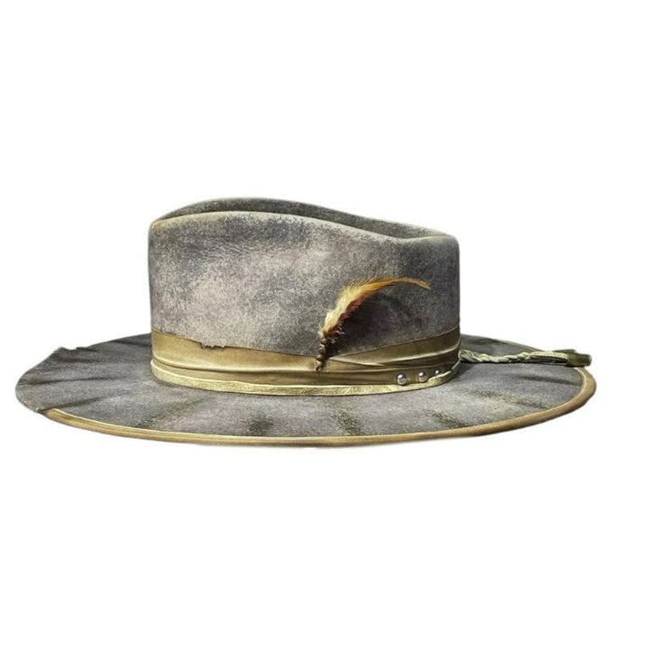 Chapeau de cowboy en plumes gris foncé à l'ancienne
