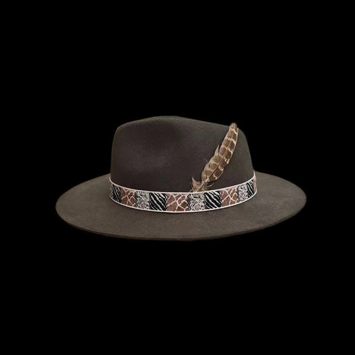Bandeau à motif exotique vert foncé avec chapeau de cowboy en plumes