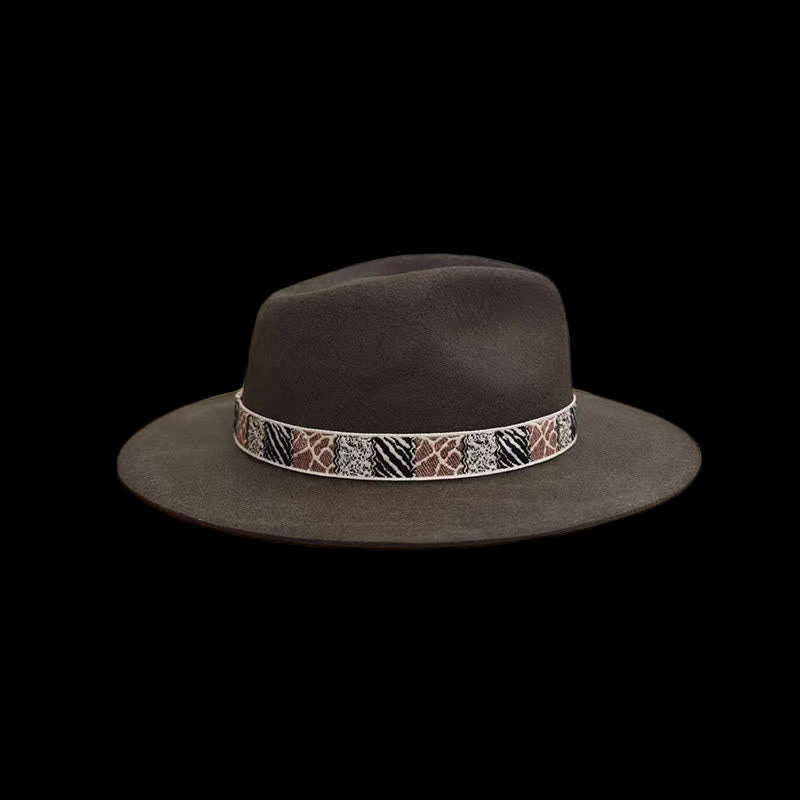 Bandeau à motif exotique vert foncé avec chapeau de cowboy en plumes