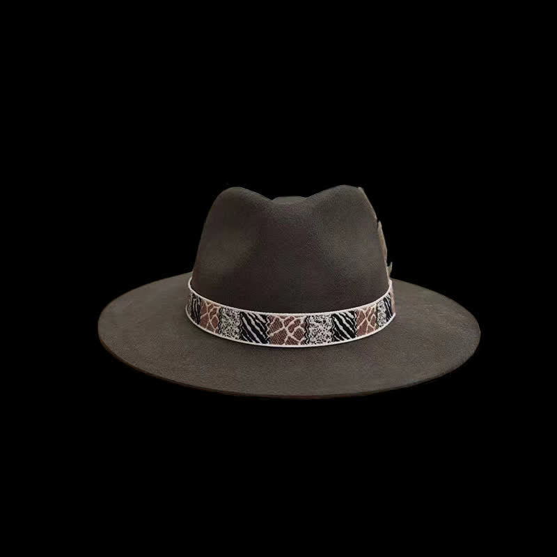 Bandeau à motif exotique vert foncé avec chapeau de cowboy en plumes
