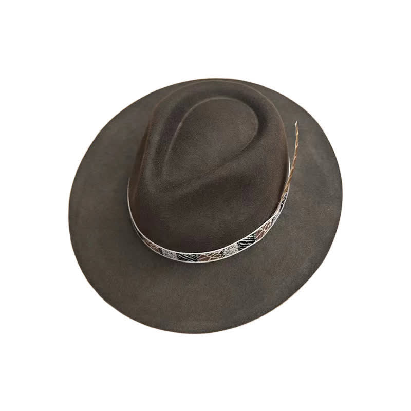 Bandeau à motif exotique vert foncé avec chapeau de cowboy en plumes