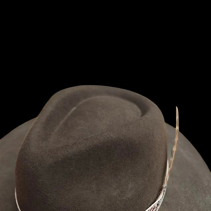 Bandeau à motif exotique vert foncé avec chapeau de cowboy en plumes