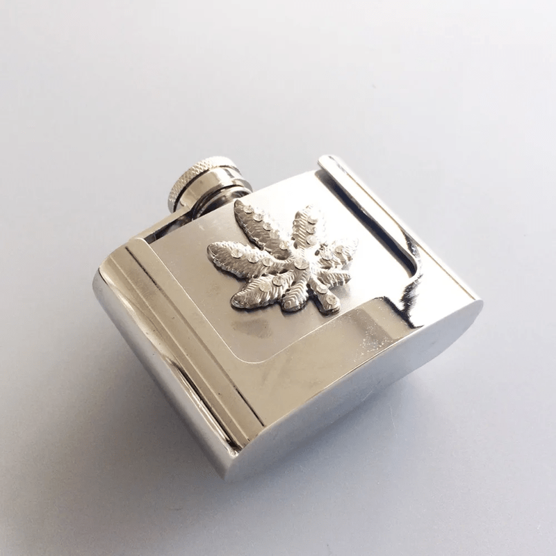 Ceinture en cuir à strass pour homme avec feuille d'érable et flasque cachée, 2 oz