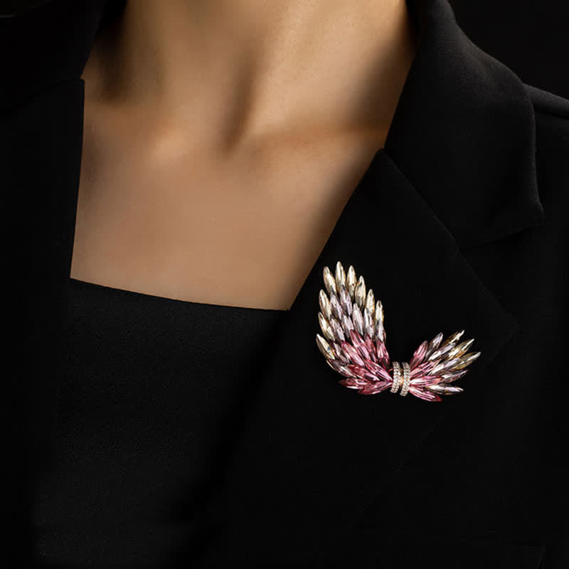 Broche élégante et luxueuse en forme d'ailes en zircon brillant pour femme