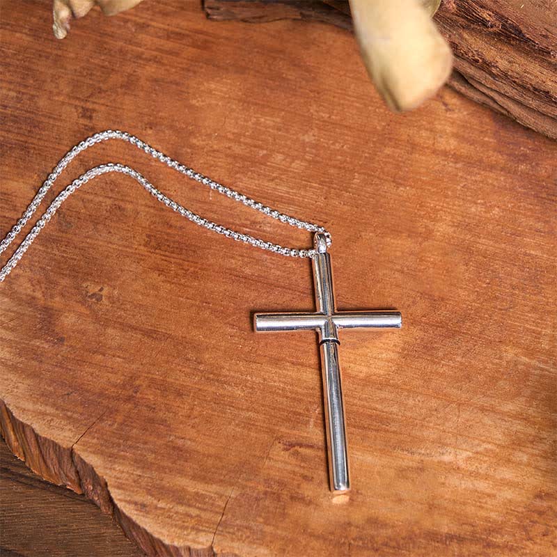 Ensemble de colliers et pendentifs en forme de croix avec briquet de la Sainte Bible et taureau à longues cornes