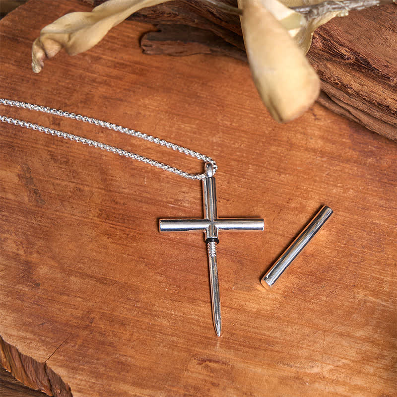 Ensemble de colliers et pendentifs en forme de croix avec briquet de la Sainte Bible et taureau à longues cornes