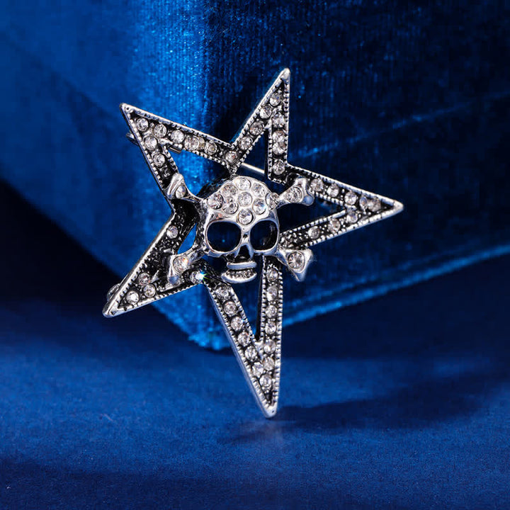 Broche en strass avec crâne pentagramme
