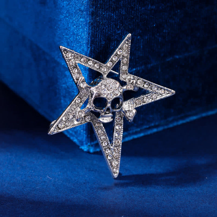 Broche en strass avec crâne pentagramme