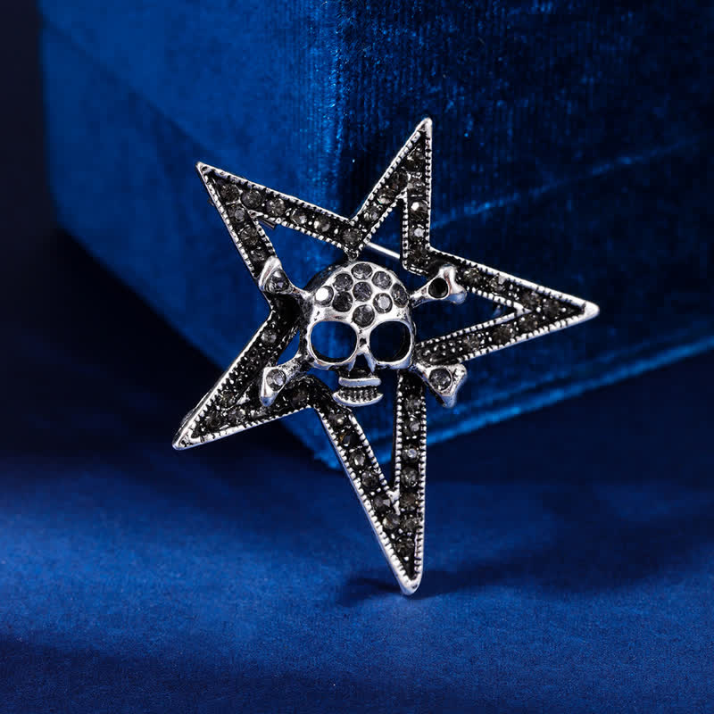 Broche en strass avec crâne pentagramme