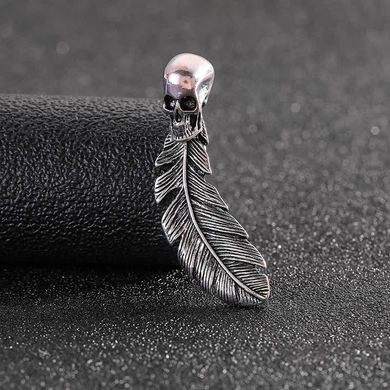 Broche cool avec tête de mort et plumes style hip-hop