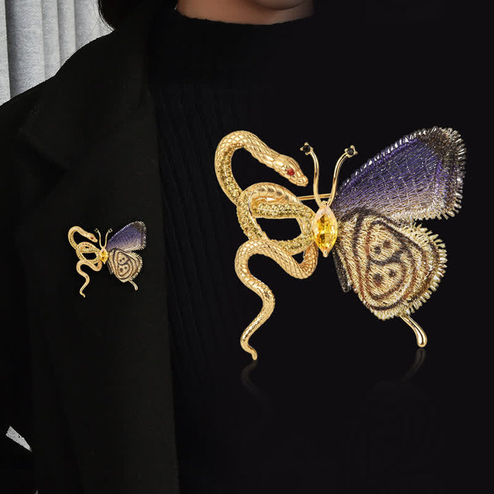 Broche pour femme avec broderie violette et serpent doré