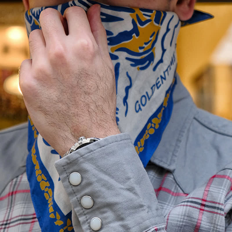 Foulard carré blanc et bleu motif feu de camp de cow-boy