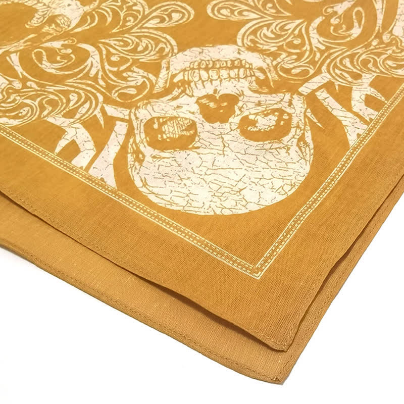 Foulard carré imprimé crâne de pirate jaune et blanc