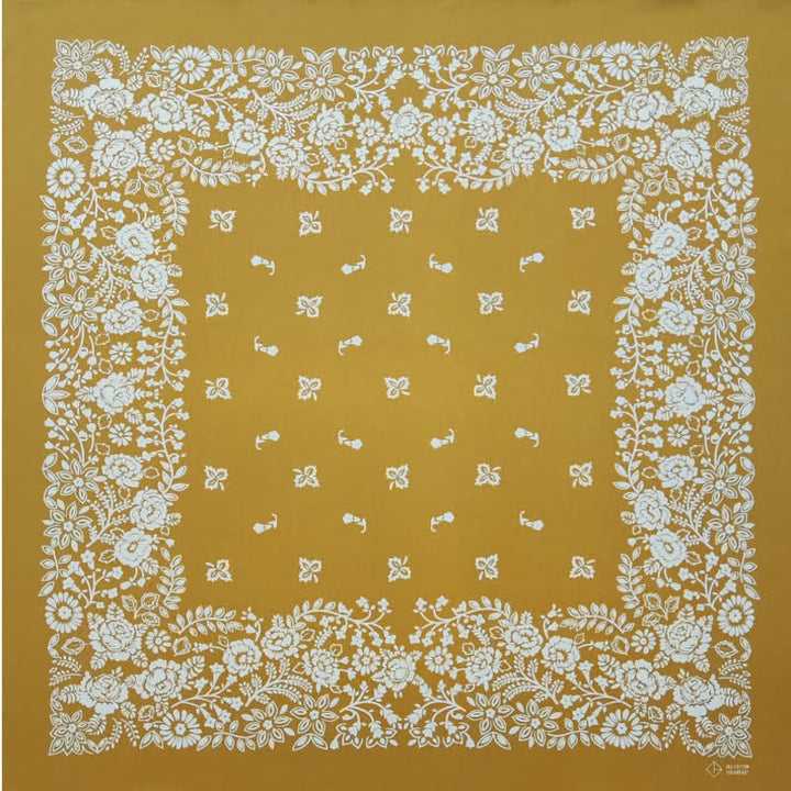 Foulard carré imprimé crâne de pirate jaune et blanc