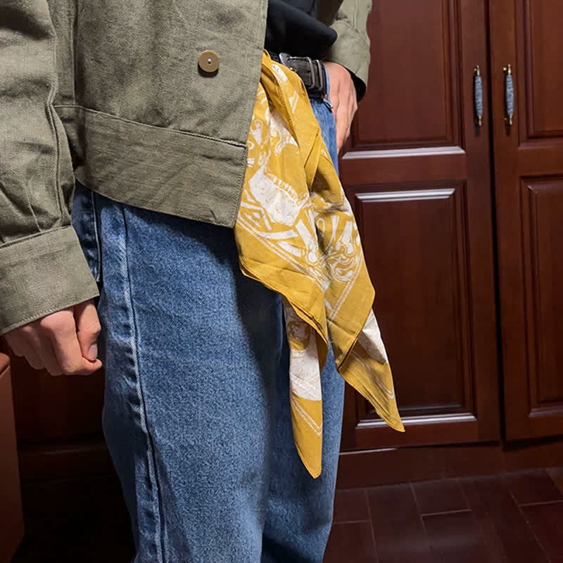 Foulard carré imprimé crâne de pirate jaune et blanc