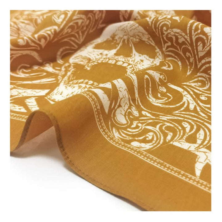 Foulard carré imprimé crâne de pirate jaune et blanc