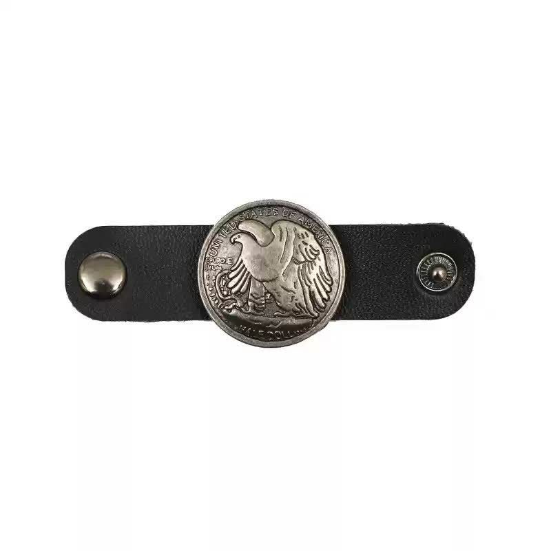 Boucle d'écharpe ronde en cuir sculpté décorative