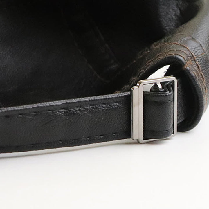 Béret en cuir à lacets sur le côté tendance