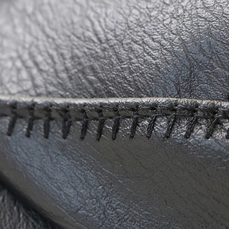 Béret en cuir de style rétro avec couture