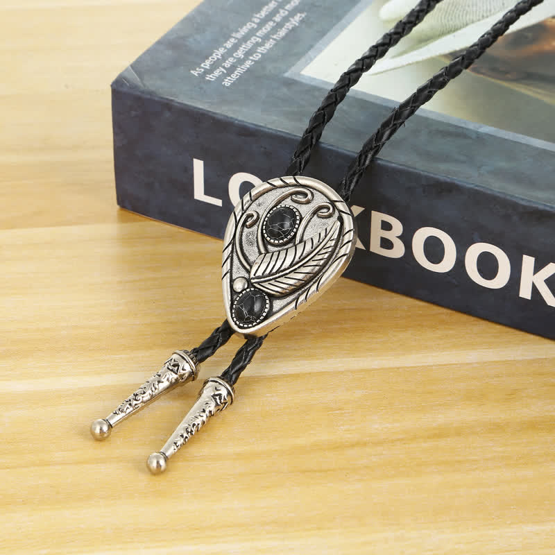 Cravate bolo incrustée de pierres naturelles avec feuilles de cow-boy indigènes