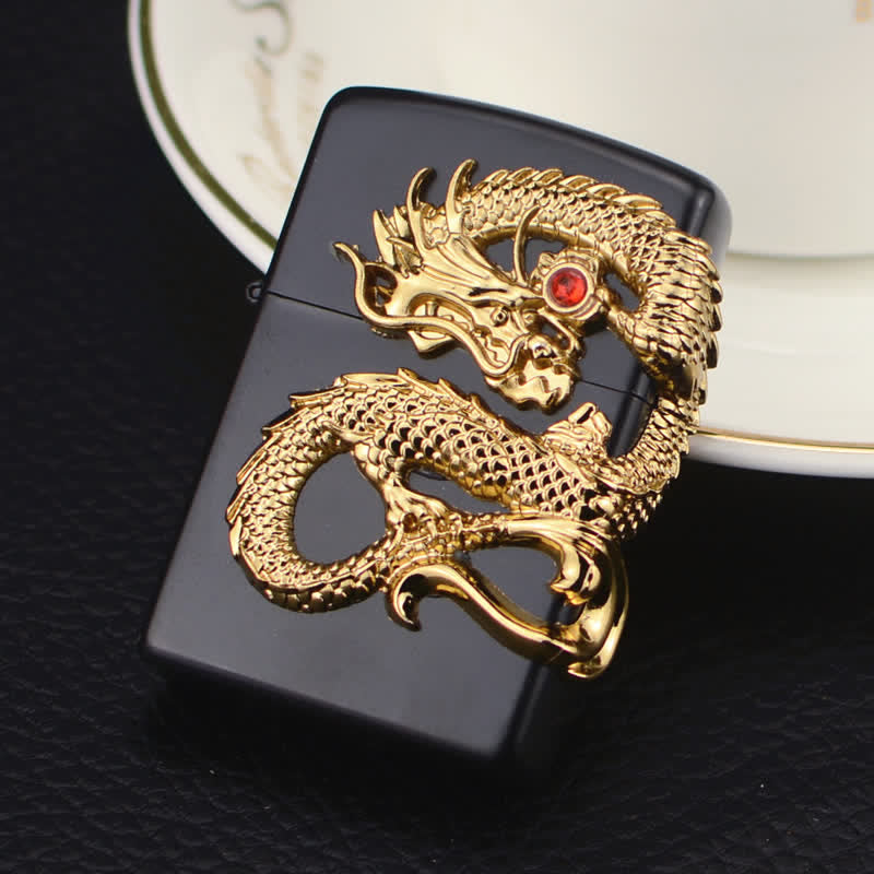 Briquet au butane rechargeable à trois côtés en relief avec dragon