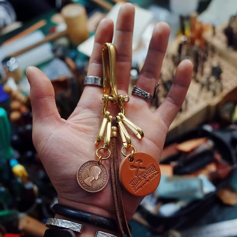 Porte-clés en cuir avec clip de ceinture en laiton antique de style mécanique