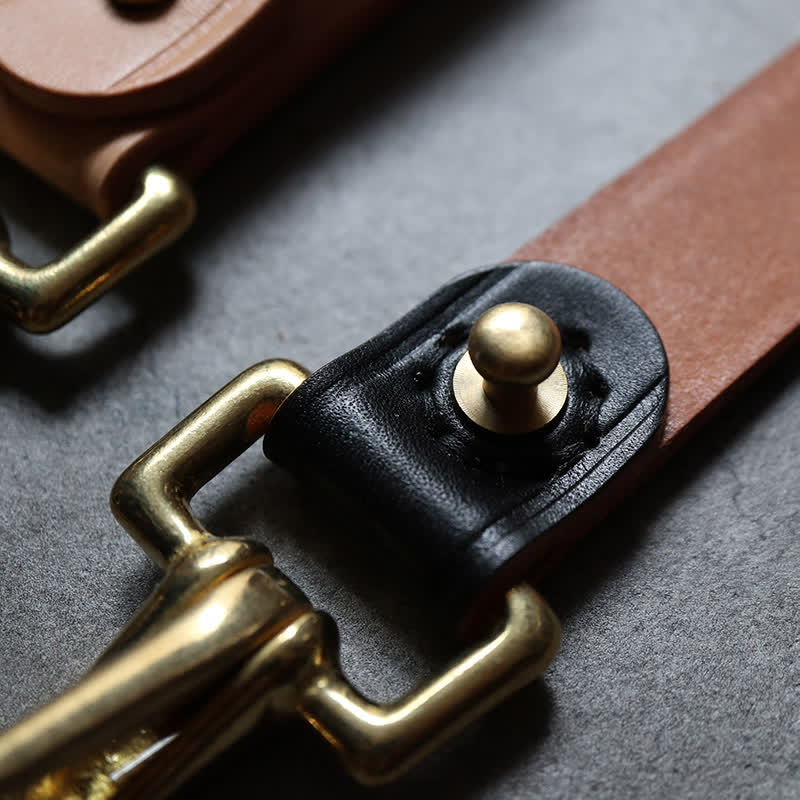 Porte-clés en cuir avec clip de ceinture en laiton clouté et rivets