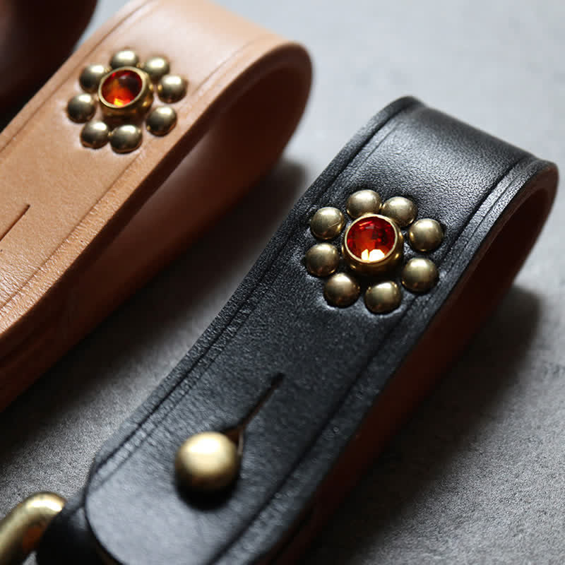 Porte-clés en cuir avec clip de ceinture en laiton clouté et rivets