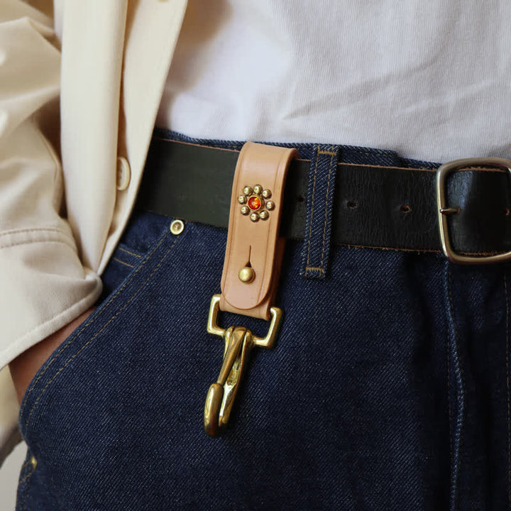 Porte-clés en cuir avec clip de ceinture en laiton clouté et rivets